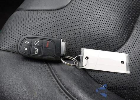 2019 Jeep Cherokee Limited 4X4 z USA, uszkodzony, nr VIN 1C4PJMDN8KD163791